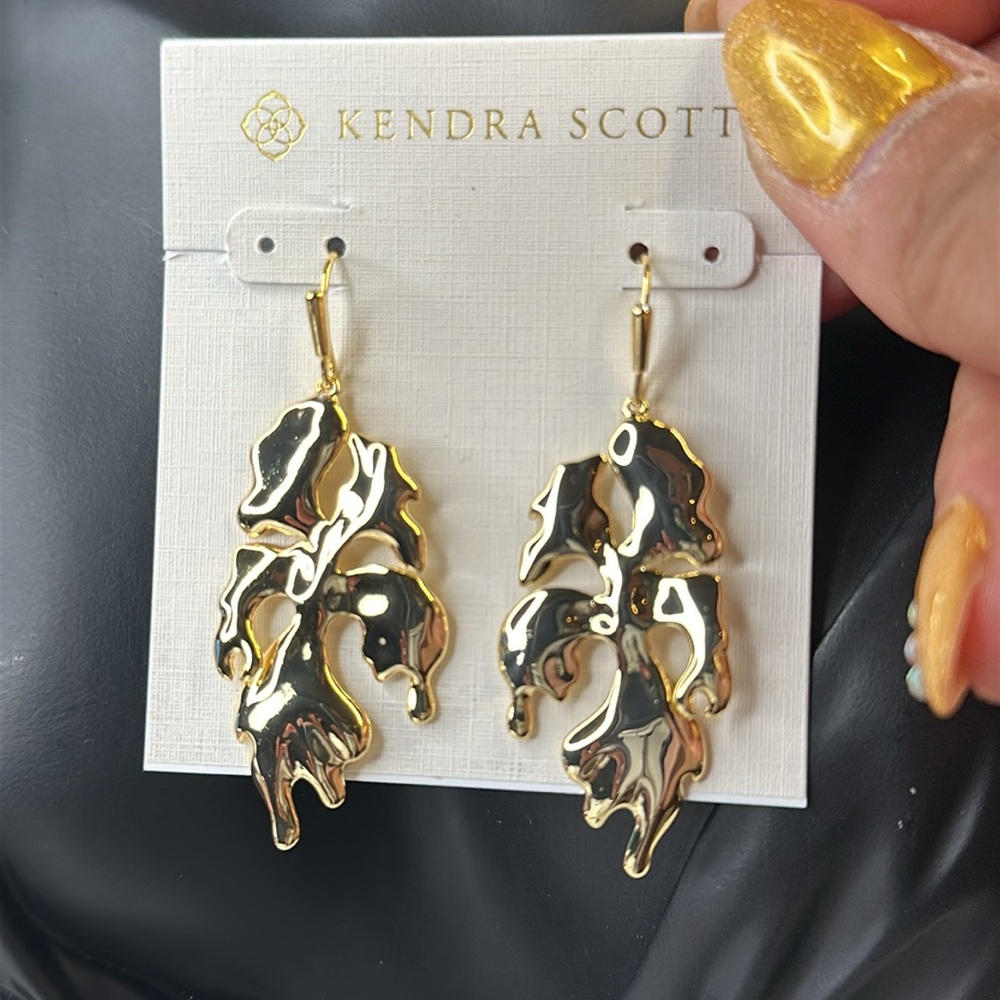 Kendra Scott Savannah drop earrings